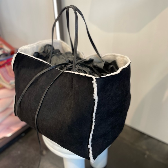 Sienna Reversible Vegan Suede/Sherpa Tote - Picture 1 of 4